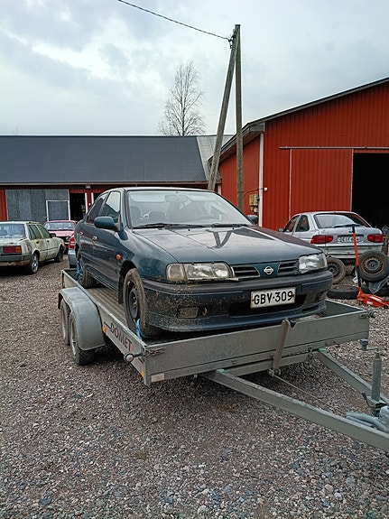 Nissan Primera 1.6 vm.1996 osina alk 5€