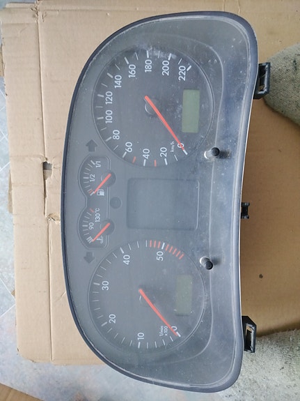 Volkswagen golf 4 mittaristo