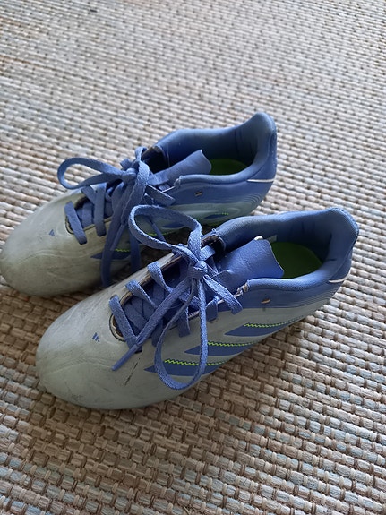 Adidaksen nappikset 32