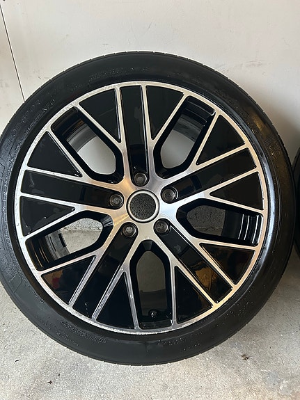 Porsche Taycanin alkuperäiset vanteet