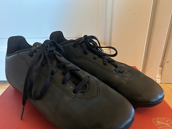 Adidas nappikset