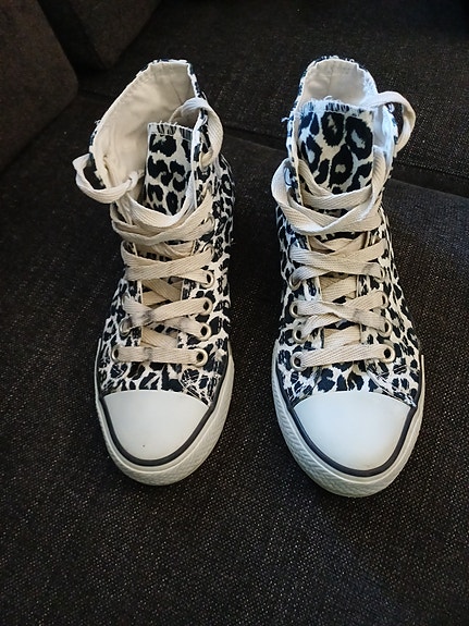 Converse tennarit 37 leopardikuvio