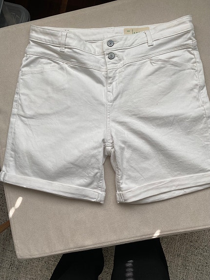 Esprit Denim naisten shortsit valkoinen koko 32 W