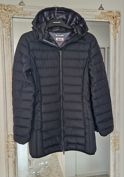 Tommy Hilfiger Denim musta kevytuntuvatakki, S