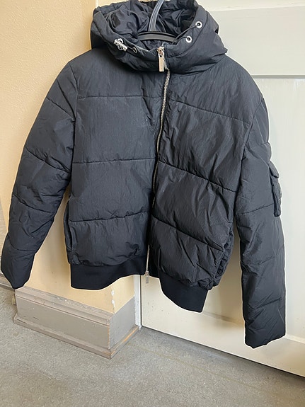 Armani Exchange naisten talvitakki S musta polyesteri