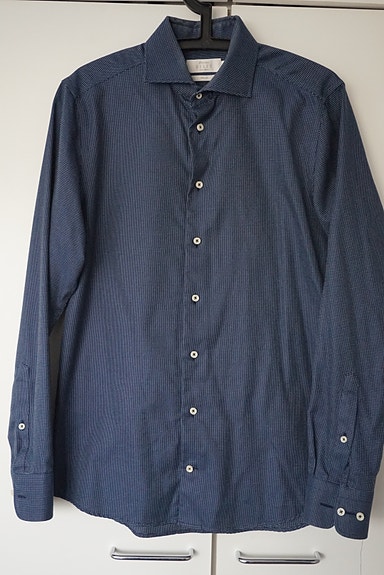 Tummansininen slim fit kauluspaita
