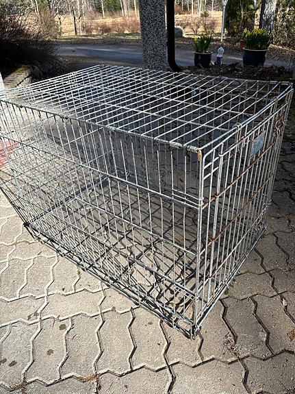 Metallinen koiranhäkki