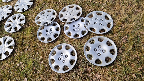 peugeot pölykapseleita 15"