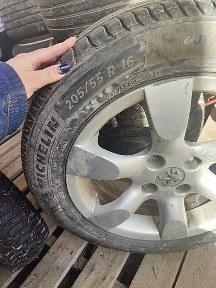 4x108 16" Michelin Primacy 4 tubeless kesärenkaat aluvanteilla