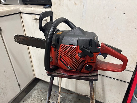 Jonsered CS 2141 moottorisaha