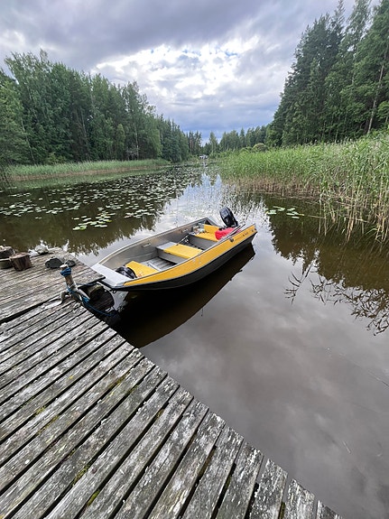 Myydään Buster Mini + Yamaha 9.9hv perämoottori (uusi moottori)