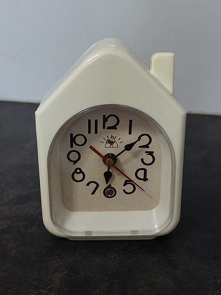 "Pieni talo" vedettävä herätyskello (vintage)