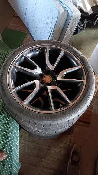 AMG 21" alumiinivanteet ja renkaat 285/40 ZR21