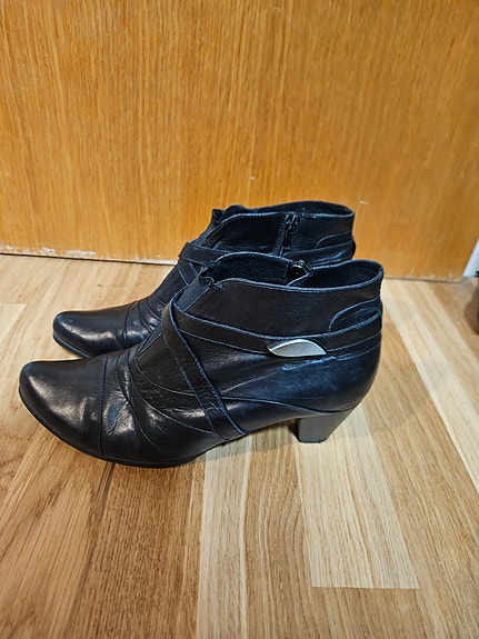 Nahkaiset nilkkurit 42