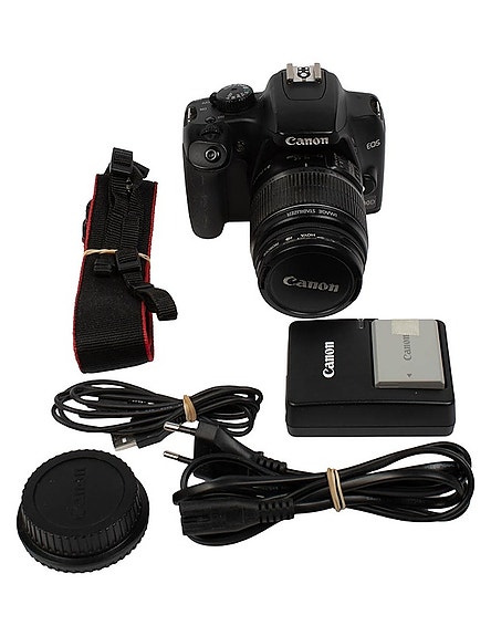 CANON EOS 1000D EF-S 18-55mm f/3.5-5.6 digijärjestelmäkamera