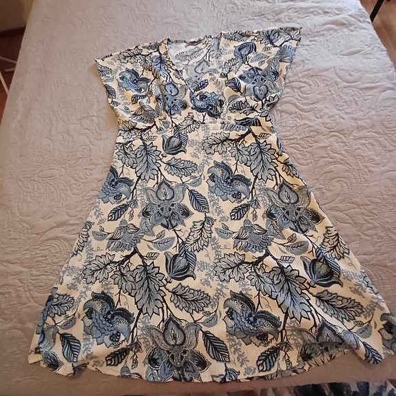 Naisten mekko koko 42-44