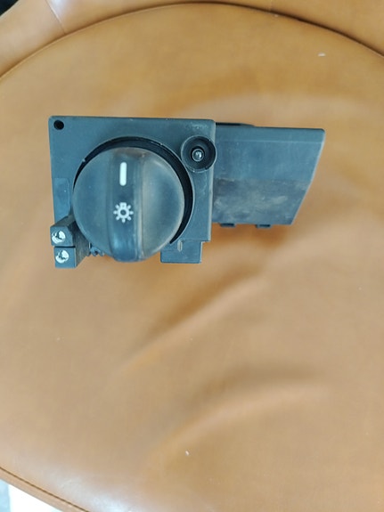 Valokatkaisija/sulakeboxi MB 220