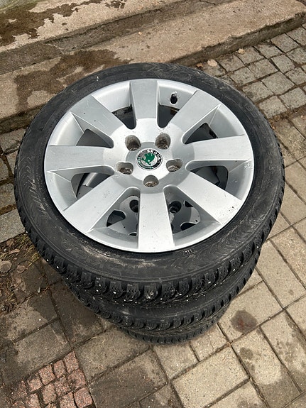 Skoda 15” aluvanteet huonoilla nastarenkailla