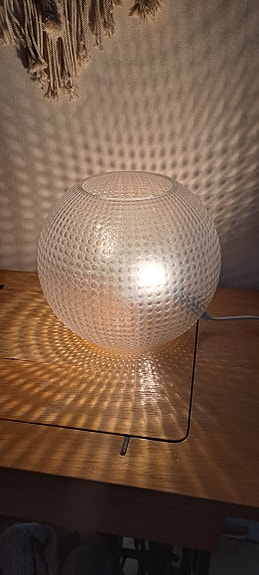 Lasinen pöytälamppu