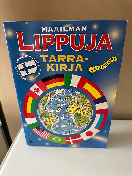 Maailman lippuja tarrakirja