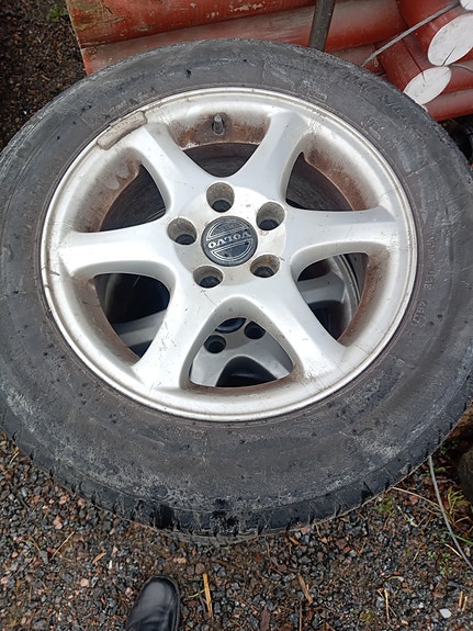 Volvo/Ford vanteita ja renkaita 15" 16" 18"