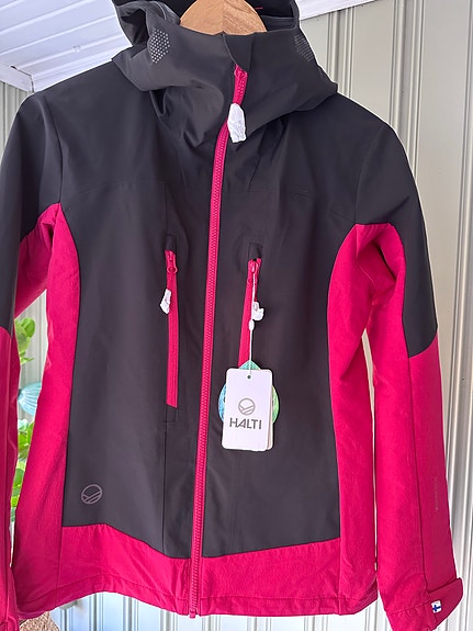 Uusi Halti naisten S/M Hiker takki (229€)
