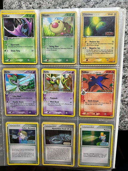Pokemon reverse ja holo kortteja