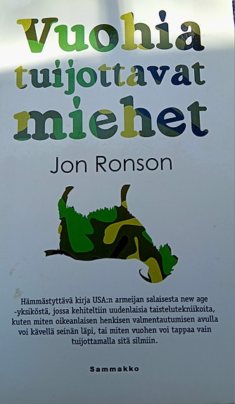Kirja; vuohia tuijottavat miehet- Jon Ronson