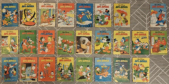 Aku Ankka vuosikerta 1982 (2 lehteä puuttuu)