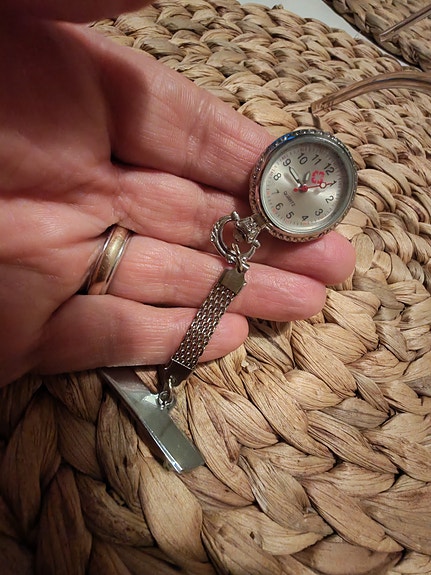 Quartz hoitajan kello.