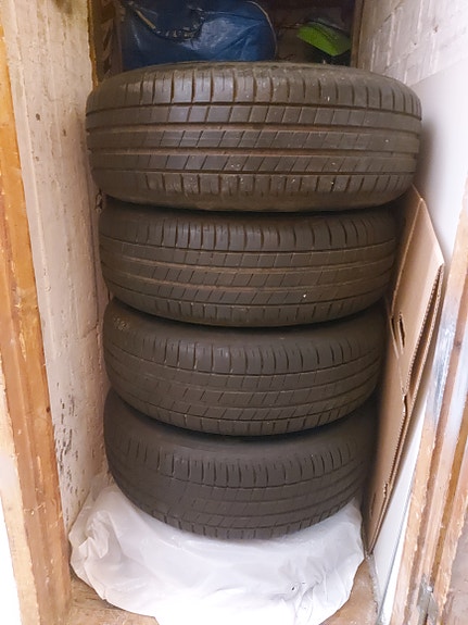 BF GOODRICH ADVANTAGE 195/65R15 91H renkaat vanteilla