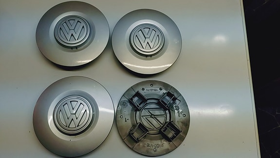 VW Golf 3 / Vento / Passat 3A0 vanteen keskiökapseli 3A0 601149A