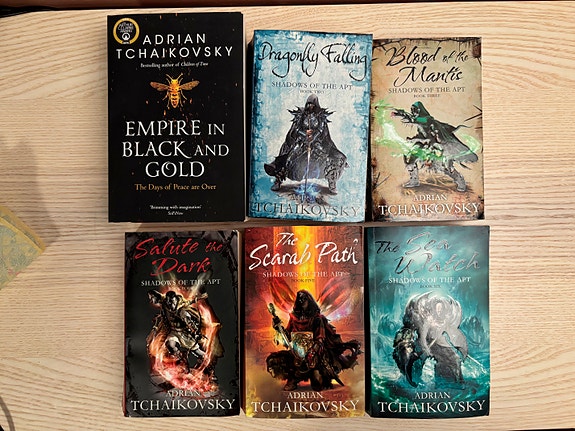 Adrian Tchaikovsky Shadows of the Apt fantasiaromaanit englanniksi 10 kpl