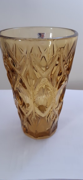 Art Deco -maljakko, meripihkan värinen