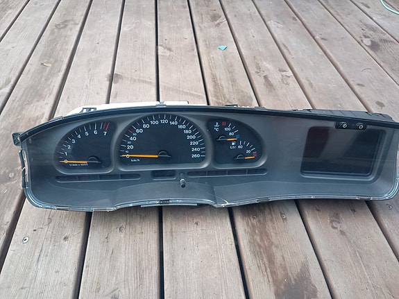 Opel Vectra B Sport mittaristo