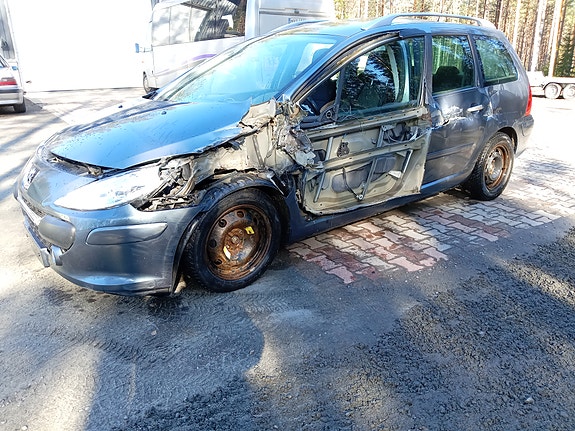 Peugeot 307 SW 2.0HDi varaosina