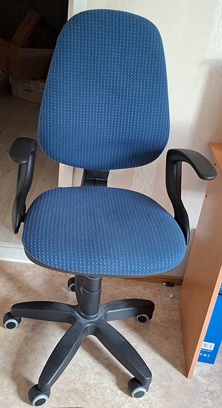Työpöydän tuoli