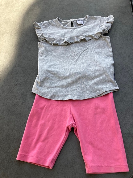 Pinkit shortsit ja harmaa paita 110/116