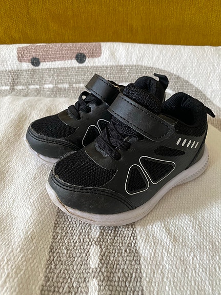 Monia lasten tennarit koko 22 musta unisex