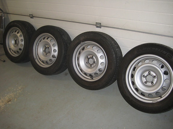 Opel Combo ym 16" peltivanteet Mizelin 205/60x16 kesärenkailla