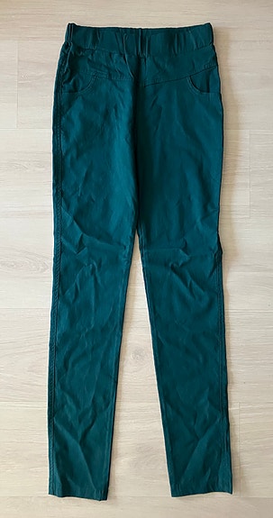 Uudet napakat korkeavyötäröiset stretch housut