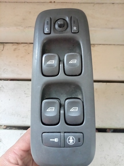 Volvo S60 sähköikkunoiden katkaisin
