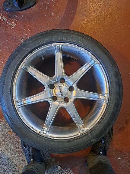 215/50 R17 kesärenkaat vanteilla