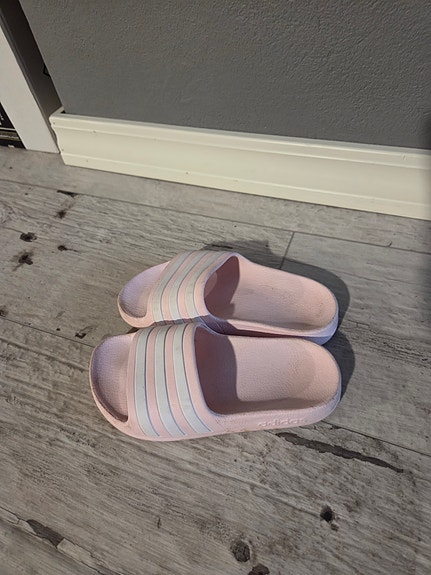 Adidas sandaalit