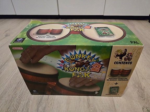 Nintendo Donkey Konga 2 -peli ja DK Bongos -ohjain GameCubelle