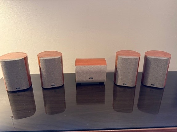 Myydään Audio Pro One 4+1 kaiuttimet sekä subwoofer