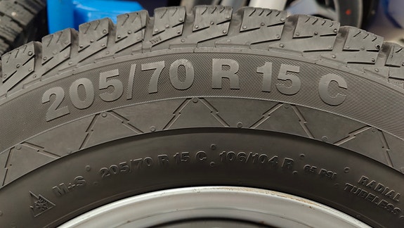 Continental VancolceContact nastarenkaat 205/70-15C