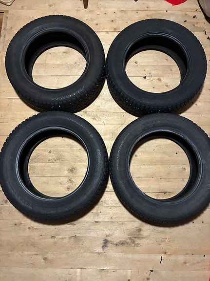 Nokian Hakkapeliitta 8 -nastarenkaat 205/60R16 ilman vanteita
