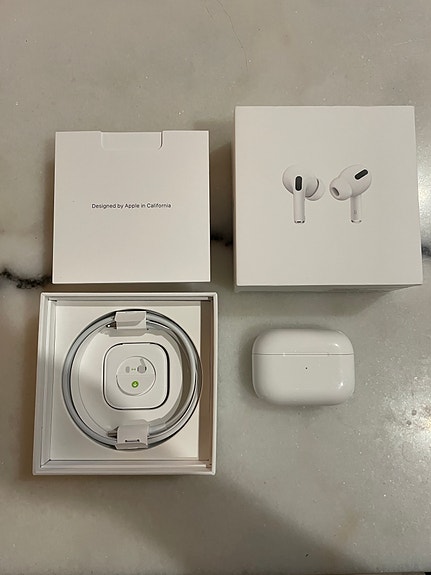 Apple AirPods Pro wireless charging lightning kotelo