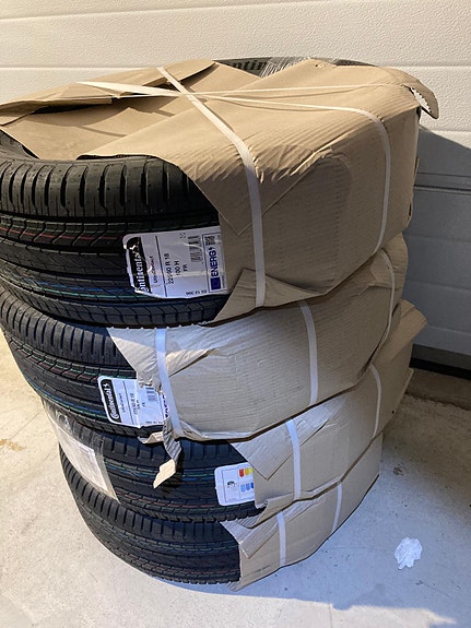 Uudet Continental 225/60-18 kesärenkaat